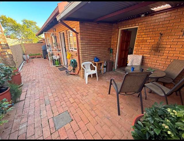 2 BEDROOM TOWNHOUSE FOR SALE IN THE REEDS